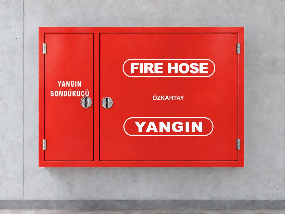 1" yangın söndürme cihazı bölmeli sac kapaklı yangın dolabı TS EN 671-1 — Kapalı görünüş